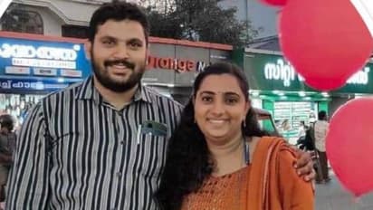 'മുൻ സിപിഎം നേതാക്കൾ, നിർധന യുവതികളുടെ പേരിൽ തട്ടിയത് 43 ലക്ഷം'; വൈക്കം ദമ്പതികൾ കാണാമറയത്ത്, പൊലീസിന് മൗനം