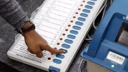 பாஜகவிற்கு ஒரு ஓட்டு போட்டால் 2 ஓட்டாக விழுகிறது.!! தேர்தல் ஆணையத்தை விசாரிக்க  உத்தரவிட்ட உச்சநீதிமன்றம்