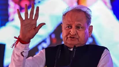 आदर्श आचार संहिता लगने के बाद क्या-क्या बदलता है? फ्री मोबाइल-100 यूनिट बिजली, मुफ्त दवाई योजना का क्या होगा?