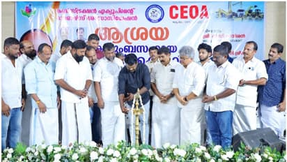 ആശ്രയ സഹായധനം വിതരണം ചെയ്തു; രണ്ട് കുടുംബങ്ങൾക്ക് ആശ്വാസം, അഞ്ച് ലക്ഷം രൂപ വീതം വിതരണം ചെയ്തു