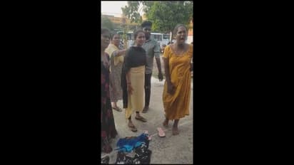 காவல்நிலைய வாசலில் ஆடைகளை அவிழ்த்து போட்டு திருநங்கைகள் அட்டூழியம்; முகம் சுழித்த போலீசார்