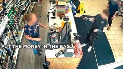 ಗನ್ ತೋರಿಸಿ ಕ್ಯಾಶಿಯರ್ ಬೆದರಿಸಿ ಹಣ ದೋಚಿದ 12 ವರ್ಷದ ಬಾಲಕ: ಸಿಸಿಟಿವಿ ವೀಡಿಯೋ