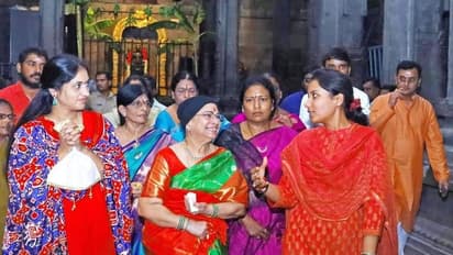 తిరుమలలో కేసీఆర్ కుటుంబం... శ్రీవారికి మొక్కు తీర్చుకున్న సీఎం సతీమణి