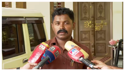 '80 ലക്ഷം തരാമെന്ന് വൈശാഖൻ വാഗ്ദാനം ചെയ്തു, ഈ വീഡിയോ പുറത്തുവിട്ടത് ഞാനല്ല'; പരാതിക്കാരൻ അജിത് കൊടകര