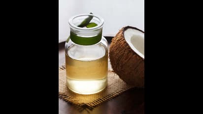 1 மாதத்தில் எடை குறைய தேங்காய் எண்ணெயை இப்படி பயன்படுத்துங்கள்!