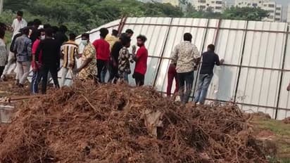 విశాఖ కూర్మన్నపాలెంలో భూమి కబ్జాకు యత్నం .. ఒకేసారి 200 మంది దాడి (వీడియో)