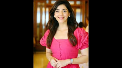 మెహరీన్ అన్నం తింటుందా అందం తింటుందా.. పాల మీగడలా పొంగుతున్న `ఎఫ్‌3` భామ అందాలు.. పిచ్చెక్కిపోతున్న నెటిజన్లు