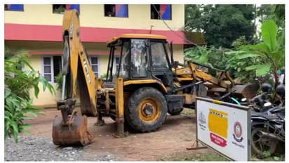 സ്റ്റേഷനില് നിന്ന് തൊണ്ടിമുതലായ ജെസിബി കടത്തിയ സംഭവം; വാര്ത്ത പ്രചരിപ്പിച്ചതിന് പ്രതിയുടെ മര്ദ്ദനം