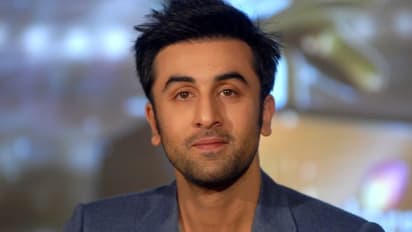 Ranbir Kapoor Profile: फुटबॉल है रणबीर कपूर का स्ट्रेस बस्टर, 7वीं क्लास में मिली पहली गर्लफ्रेंड, रोचक बातें