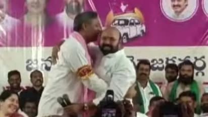 అవును వాళ్లిద్దరూ ఒక్కటయ్యారు: స్వీట్లు తినిపించుకున్న పల్లా,ముత్తిరెడ్డి