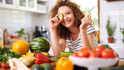 Health Tips: കണ്ണുകളുടെ ആരോഗ്യത്തിനായി ഡയറ്റില്‍ ഉള്‍പ്പെടുത്താം ഈ ഏഴ് ഭക്ഷണങ്ങള്‍...