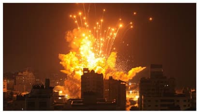 ഇസ്രയേൽ ഉപയോ​ഗിക്കുന്നത് യുഎൻ നിരോധിച്ച വൈറ്റ് ഫോസ്ഫറസ് ബോംബ്; വീഡിയോ സഹിതം ആരോപണമുന്നയിച്ച് പലസ്തീൻ