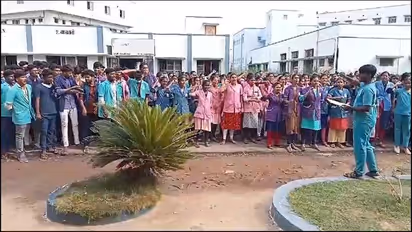 திருவாரூரில் மருத்துவ கல்லூரி மாணவர் பேருந்து மோதி பலி; விடுதி வசதி கோரி மாணவர்கள் முற்றுகை