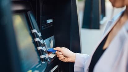 102 രൂപ ഉണ്ടായിരുന്ന അക്കൗണ്ടിലേക്ക് എത്തിയത് 1.24 കോടി, 'പണം നിങ്ങളുടേതെന്ന്' ബാങ്ക്'; പിന്നീട് സംഭവിച്ചത് !