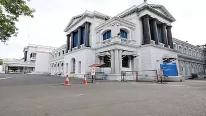 பள்ளிக் கல்வித்துறை செயலாளர் உள்பட ஐஏஎஸ் அதிகாரிகள் 5 பேர் மாற்றம்!