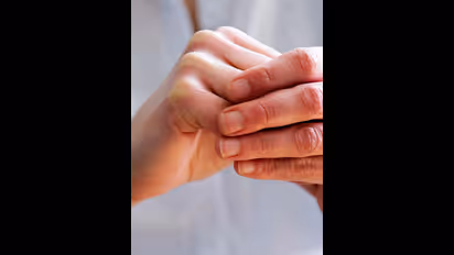 చేతి గోళ్లు ఆరోగ్యంగా లేవంటే అర్థమేంటి..?