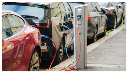 എൻട്രി ലെവൽ പ്രീമിയം ഇലക്ട്രിക് കാറിനായി പ്ലാനുണ്ടോ? ഇതാ രണ്ടു വമ്പന്മാർ!