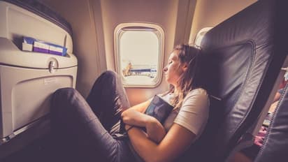 விமானத்தில் உல்லாசப் பயணம்... தூங்கிக் கொண்டிருந்த பெண்ணிடம் சில்மிஷம் செய்த முதியவர்