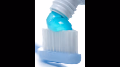 டூத் பேஸ்ட் பற்களுக்கு மட்டுமல்ல.. இவற்றை சுத்தம் செய்யவும் பயன்படுத்தலாம் தெரியுமா?