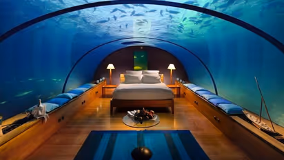 இந்த ஹோட்டலில் ஒரு நாள் தங்குவதற்கு ஒரு BMW காரை வாங்கிடலாம்.. உலகின் விலையுயர்ந்த ஹோட்டல் அறை இதுதான்..