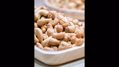 ದಿನಾ ನೆನಸಿದ ಗೋಡಂಬಿ ತಿನ್ನಿ, ಕೂದಲು, ಚರ್ಮ ಎಷ್ಟು ಚೆಂದ ಆಗುತ್ತೆ ಗೊತ್ತಾ?