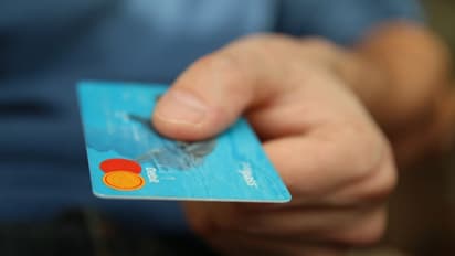 Credit Cards: ఈ 5 క్రెడిట్ కార్డులు ఉంటే ఎన్ని ఫ్రీనో  తెలుసా?