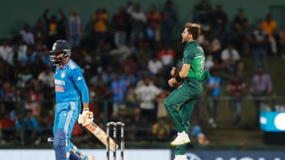 അവനെതിരെയുള്ള പോരാട്ടം നിർണായകം, കോലിയോ രോഹിത്തോ സെഞ്ചുറി അടിച്ചാൽ ഇന്ത്യ വലിയ സ്കോർ നേടുമെന്ന് രവി ശാസ്ത്രി