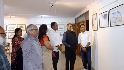 బెంగళూరులో ‘ట్రీటూన్స్'.. కార్టూనిస్ట్ మృత్యుంజయ్ కార్టూన్ల ప్రదర్శన.. 