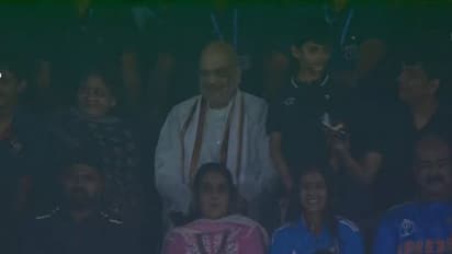 India vs Pakistan: ரசிகர்களோடு ரசிகராக இந்தியா பாகிஸ்தான் போட்டியை நேரில் கண்டு ரசித்த அமித் ஷா!