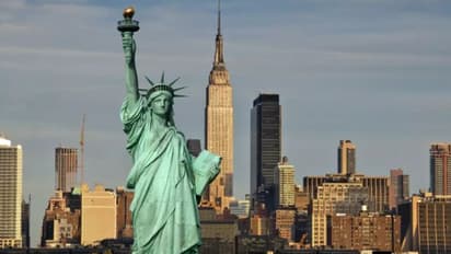 கிரீன் கார்டுக்காக காத்திருக்கும் இந்தியர்கள்.. அமெரிக்காவின் அசர வைக்கும் நடவடிக்கை - இனி ஒரே குஷி தான்!