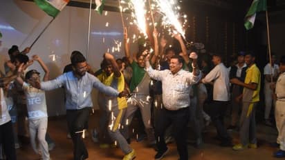 भारत की  धमाकेदार जीत  पर लखनऊ में हुई आतिशबाज़ी 
