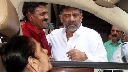 ಹಿರಿಯ ನಟಿ ಲೀಲಾವತಿ-ವಿನೋದ್ ರಾಜ್ ಮನವಿಗೆ ಸ್ಪಂದಿಸಿದ ಡಿಕೆಶಿ: ಏನಿದು ಅಹವಾಲು?