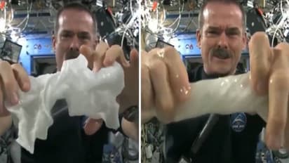 ബഹിരാകാശത്ത് ടവ്വൽ പിഴിഞ്ഞാൽ എങ്ങനെയിരിക്കും? വൈറലായി ഒരു വീഡിയോ