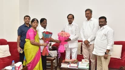 కీలక పరిణామం.. సీఎం కేసీఆర్ను కలిసిన కాంగ్రెస్ సీనియర్ మాజీ మంత్రి