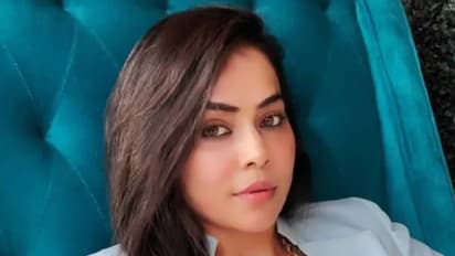 ജോലിക്കാരൻ തോക്കുചൂണ്ടി ഭീഷണിപ്പെടുത്തി, ഗുണ്ടകള് ബോളിവുഡ് നടിയുടെ പണം കവര്ന്നു