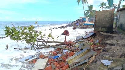 അമ്പലപ്പുഴയിലെ പ്രദേശങ്ങളിൽ കടൽക്ഷോഭം ശക്തം, വീടുകൾ തകർന്നു; ഭീഷണി തുടരുന്നു