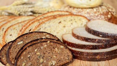 வெள்ளை vs முழு கோதுமை ரொட்டி:  என்ன வித்யாசம்? எது ஆரோக்கியத்திற்கு நல்லது?