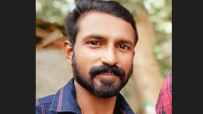 ദേശീയപാതയിലെ കുഴിയിൽ വീണ ബൈക്ക് യാത്രികൻ റോഡിലേക്ക് തെറിച്ചുവീണു, കണ്ടെയ്നർ ട്രെയിലർ ഇടിച്ച് ദാരുണാന്ത്യം