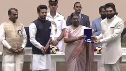 రాష్ట్రపతి చేతుల మీదుగా జాతీయ ఉత్తమ నటుడిగా అవార్డు అందుకున్న ఐకాన్ స్టార్.. క్రేజ్ మాత్రం కేక