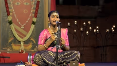 ஈஷாவில் உமா நந்தினியின் தேவாரப் பண்ணிசை நிகழ்ச்சி.. நாடாளுமன்ற கட்டிட திறப்பு விழாவில் பாடியவர் !!