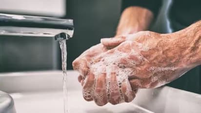 கை கழுவினால் போதும்.. பல நோய்கள் வராமல் தடுக்கலாம் தெரியுமா? - டாக்டர்ஸ் தரும் சிறப்பான அட்வைஸ் இதோ!