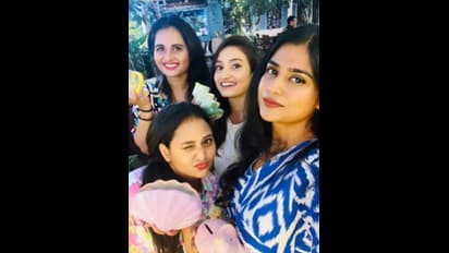  ಪಬ್ ಪಾರ್ಟಿ ಅಂತ ಸುತ್ತೋ ಹುಡ್ಗೀರ್ ನಡುವೆ ಪೇಂಟಿಂಗ್‌ನಲ್ಲಿ ಅಮೂಲ್ಯ-ವೈಷ್ಣವಿ ಬ್ಯುಸಿ; ನೆಟ್ಟಿಗರ ಮೆಚ್ಚುಗೆ