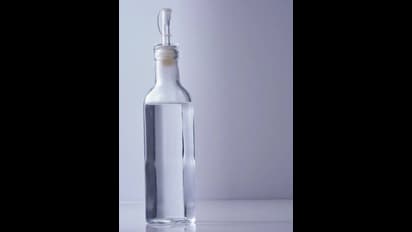 இந்த பொருட்களை மட்டும் 'வினிகரால்' சுத்தம் பண்ணாதீங்க!!