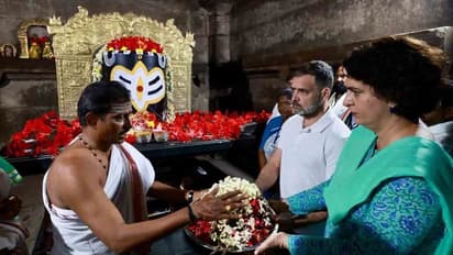 రామప్ప ఆలయంలో రాహుల్ , ప్రియాంక ప్రత్యేక పూజలు .. కాసేపట్లో మహిళా డిక్లరేషన్