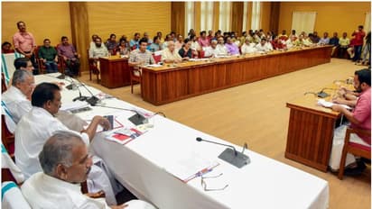 ശബരിമല തീര്‍ത്ഥാടനം: പ്രവൃത്തികള്‍ സമയബന്ധിതമായി പൂര്‍ത്തിയാക്കും, അവലോകന യോഗത്തിലെ തീരുമാനങ്ങള്‍