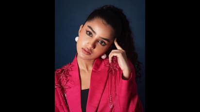 జాకెట్ విప్పేసి అనుపమా పరమేశ్వరన్ వీరవిహారం.. పరువాల ఎత్తులు చూపిస్తూ తెగించిన క్యూట్ బ్యూటీ