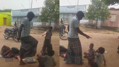 பள்ளி மாணவனை காலால் உதைத்து கொடூரமாக தாக்கும் சக மாணவியின் தந்தை.. வைரலாகும் அதிர்ச்சி வீடியோ.. 