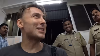 'Best in the world': UK vlogger praises Mumbai Police after he recovers lost iPhone; netizens react (WATCH)