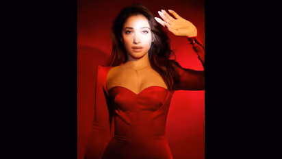 ரெட் கலர் ட்ரெஸ்ஸில் ஹாட் போஸ்.. ரசிகர்களை கிறங்கடிக்கும் தமன்னாவின் லேட்டஸ்ட் கிளிக்ஸ்..