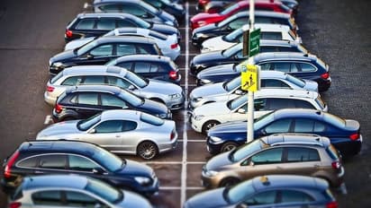 கார் பாக்கிங்கில் திண்டாடாமல் இருக்க இந்த டெக்னிக்கை தெரிஞ்சுக்கோங்க! எல்லாமே ஈஸிதான்!